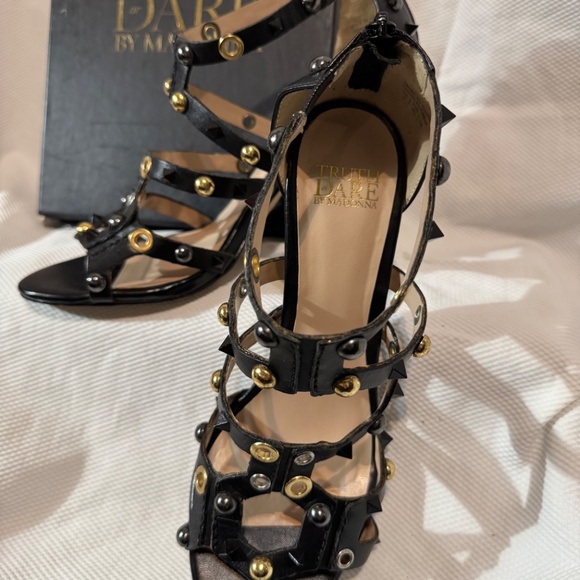 Sandals - Picture 3 of 3